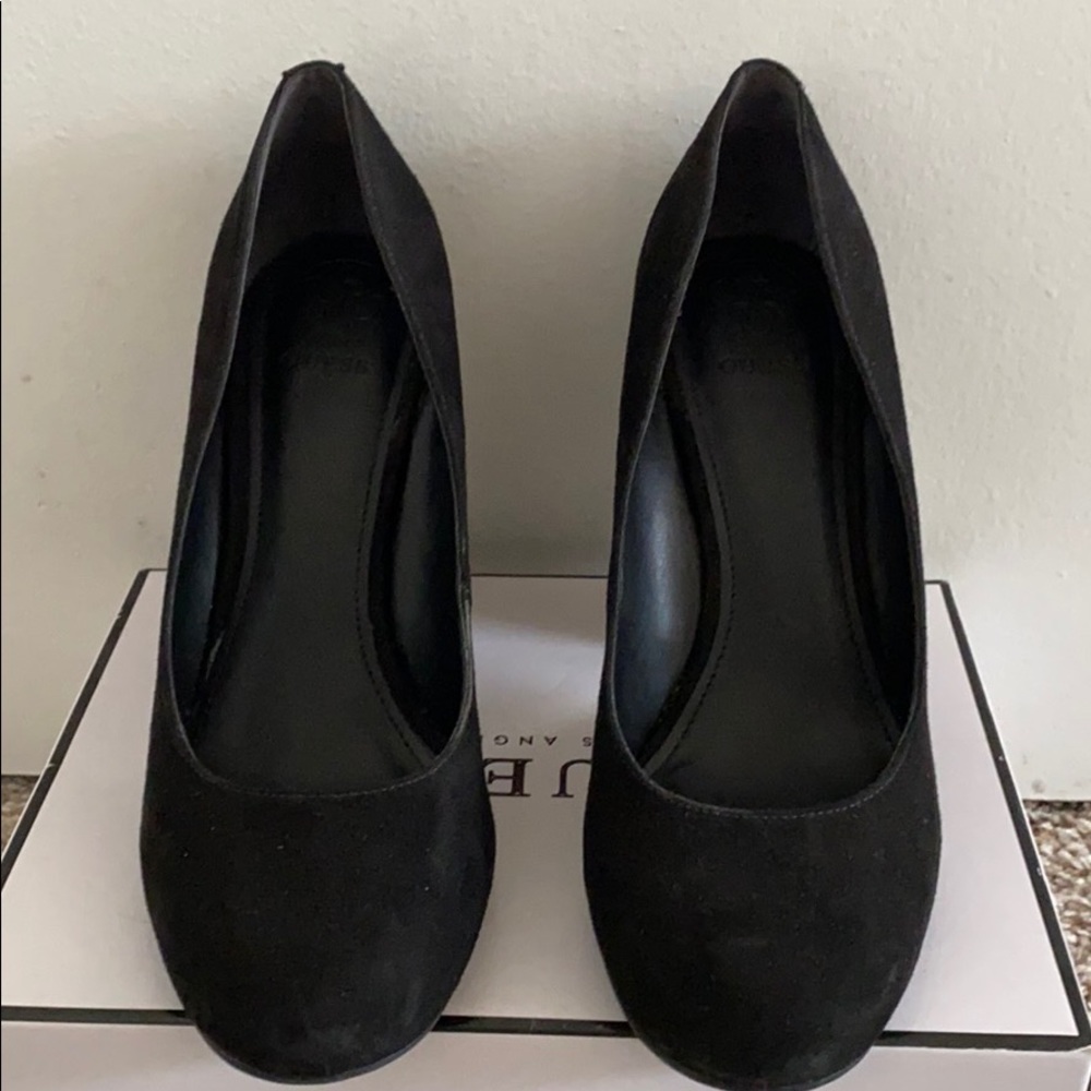 GUESS heels (SIZE- 8M) - Picture 4 of 4
